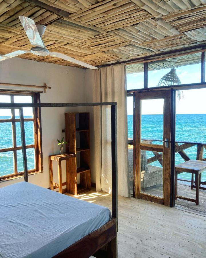 Soul Rebel Lodge & Backpackers Nkhata Bay 外观 照片