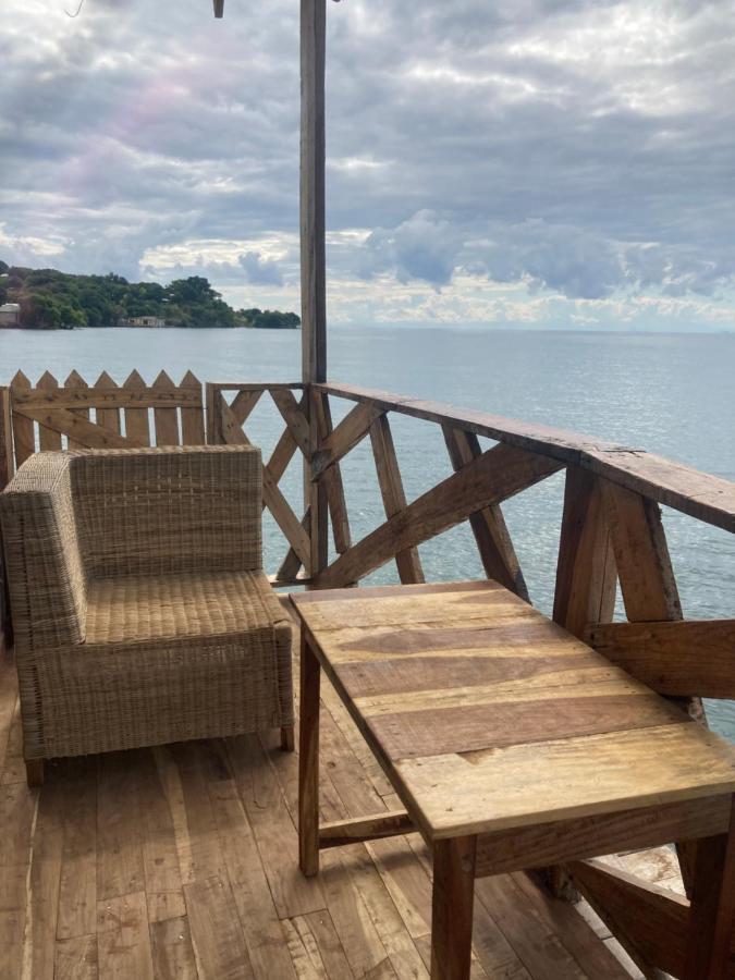 Soul Rebel Lodge & Backpackers Nkhata Bay 外观 照片